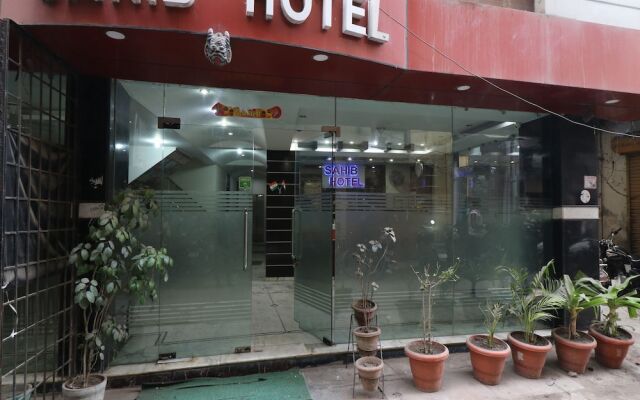 OYO 27823 Hotel Sahib вид на фасад