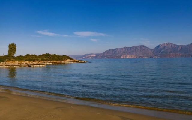 Amphitrite Beach House