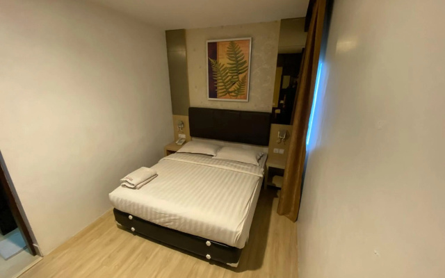 RedDoorz Premium near Grand Batam Mall