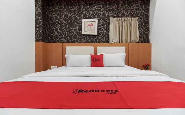 RedDoorz near Mall Panakkukang 3