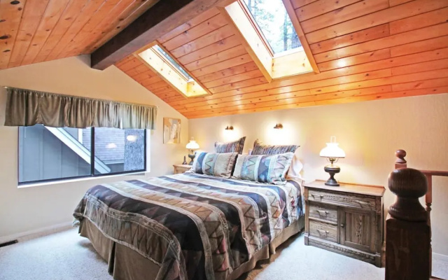 Laird House - HOT Tub!