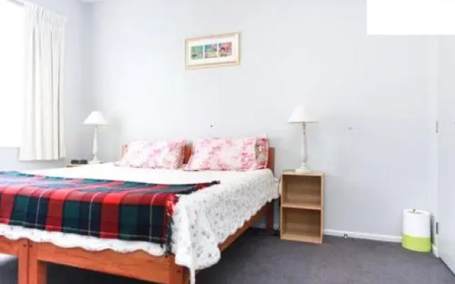Floral Oaks B&B
