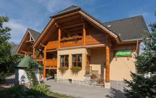 Отель Paratlan Apartmanhaz Венгрия, Силвашварад - отзывы, цены и фото номеров - забронировать отель Paratlan Apartmanhaz онлайн вид на фасад