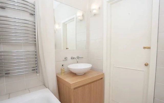 Gorgeous Central One Bed in Earls Court