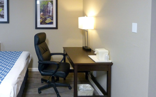Rodeway Inn & Suites Ontario