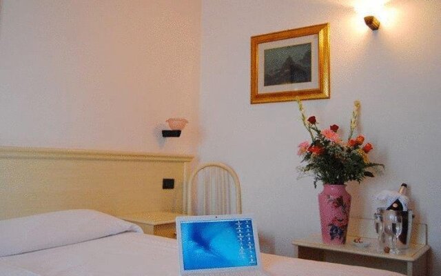 Отель Byron Laguna Inn Италия, Мира - отзывы, цены и фото номеров - забронировать отель Byron Laguna Inn онлайн комната для гостей