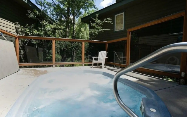 Riverside A03 2 Bedroom Condo by RedAwning