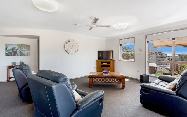 Ronald Avenue, Unit 2/36