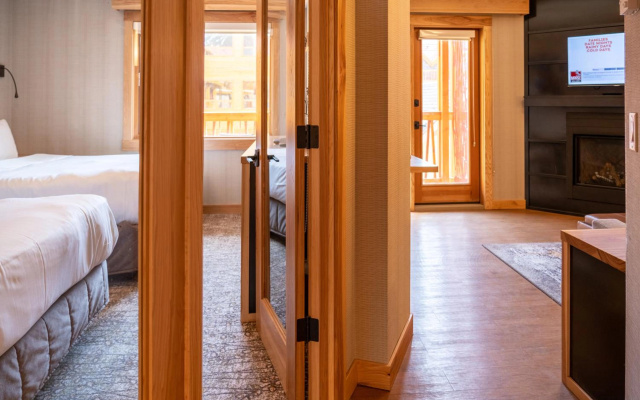 Moose Hotel And Suites