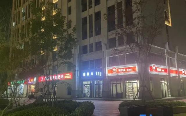 This Shi Hotel (Zhoukou Municipal Government Arts and Science College)