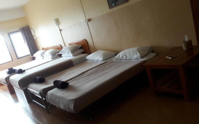 Funky Monkey Guesthouse & Tours