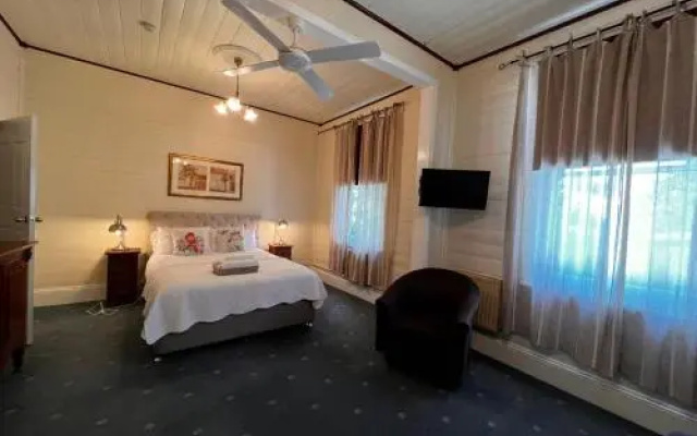 Quality Inn St. Mounts