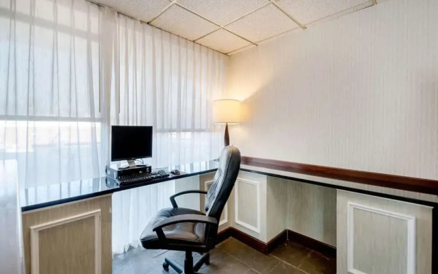 Quality Inn & Suites