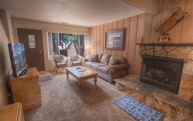 Heavenly Mountain Hideaway 2 Bedroom Home by RedAwning