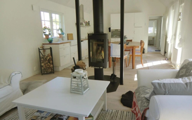 Beautiful Home in Löttorp With 4 Bedrooms and Wifi