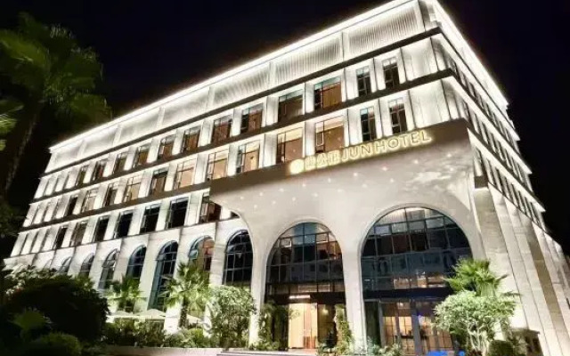 Jun Hotel (Jianshui Zitao Street）