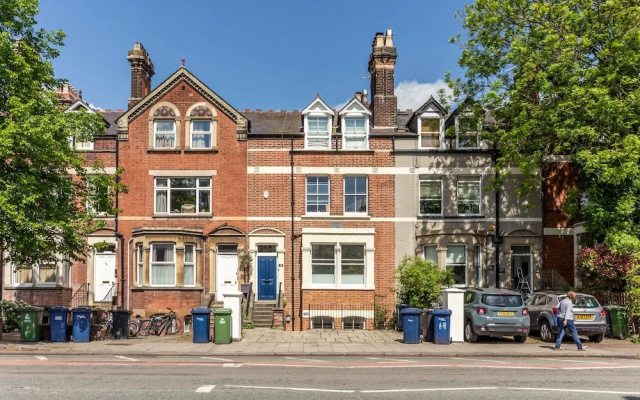 Beautiful 2-bedroom Flat in a Victorian House