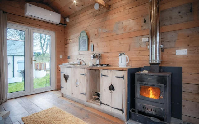 The Hygge Hut - 1 Bed - Freshwest Beach Retreat