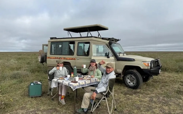Moyoni Africa Lodge & Tours