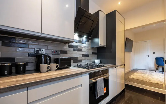 Stunning 3 Bedroom Home in Newcastle-under-lyme With Garden