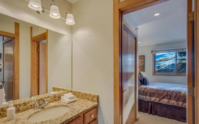 Laurelwood Condominiums Studio Premier Unit 410