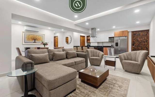 Tropical 2 BR Retreat - Close to the Beach - Pool