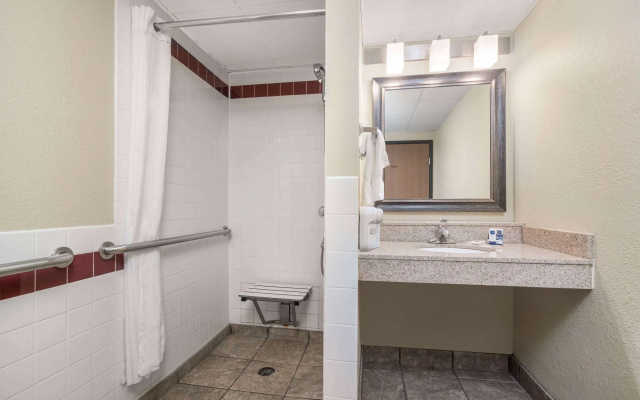 AmericInn by Wyndham Fargo West Acres