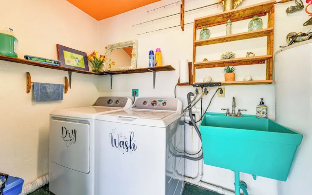 Pet-friendly Bradenton Home ~ 3 Mi to Cortez Beach