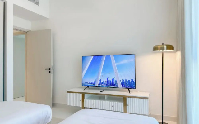 High floor Panoramic 2BR & Private Beach