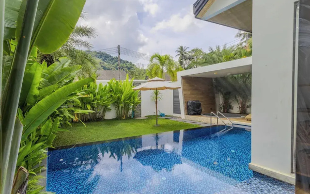 Great for Relaxing with Pool V259