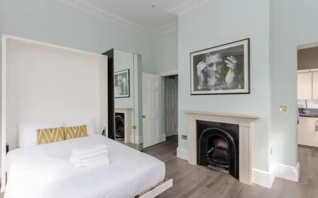 Chic, Newly Renovated Studio Apartment in Angel