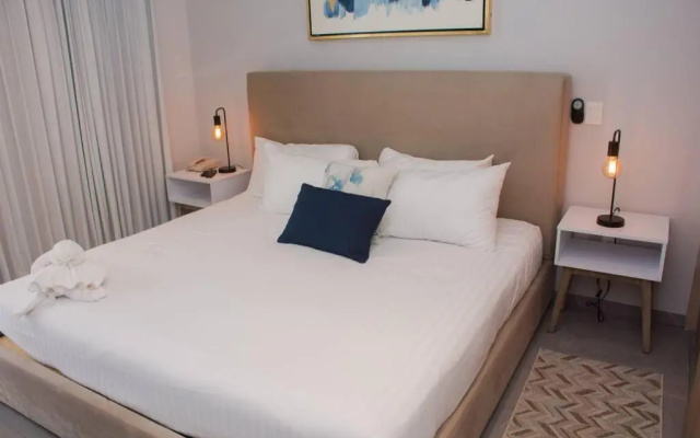 G012S-Esther Gallery Luxury Condo. The Jewel of downtown
