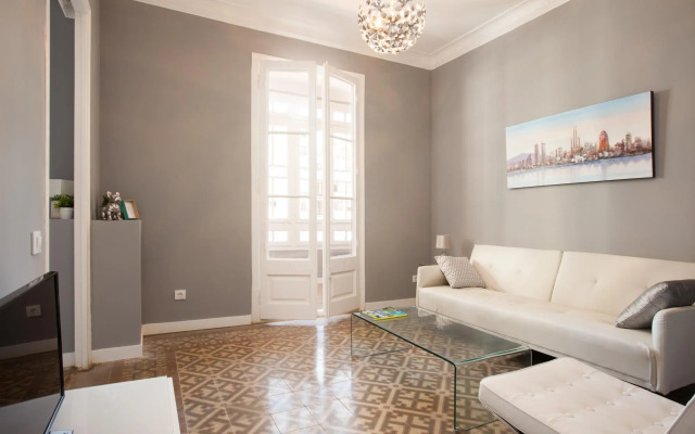 SOFIA 4 · Sofía's Gallery & Bath · Well Priced 6 Pax Spacious Home in Eixample