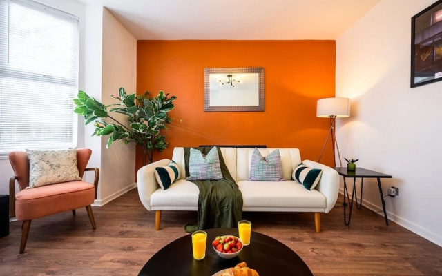 Modern 4-bed Free Parking Work Leisure Stays