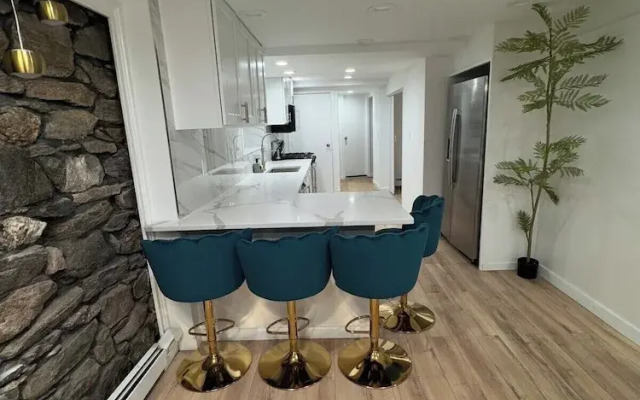 Luxe 1BR Oasis - Prime NY Stay