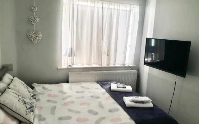 Comfortable Rooms in the House (Adults Only)