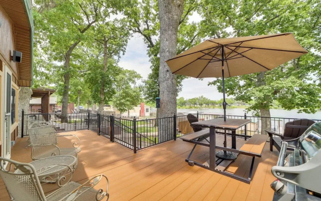 2 Boat Docks: Grand Lake Waterfront Home