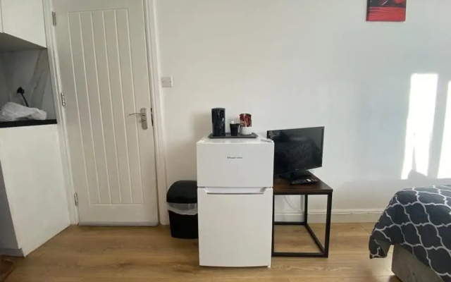Comfortable Homely Studio Flat in Wembley