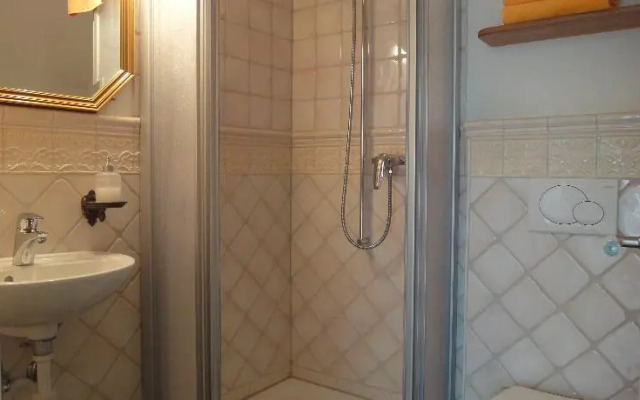 3 Camere