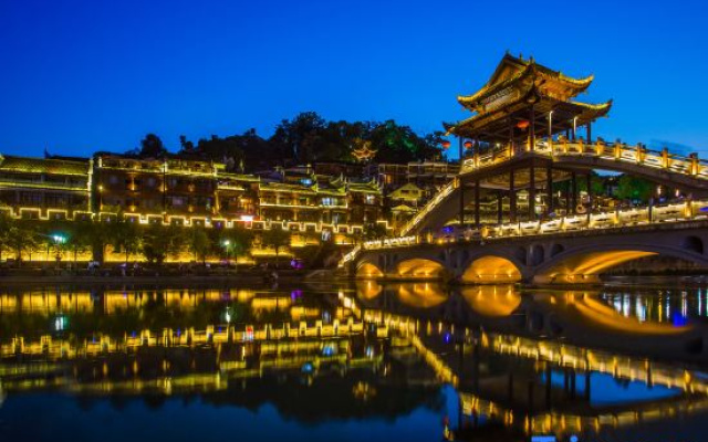 Yuetu Hotel (Phoenix Ancient City)