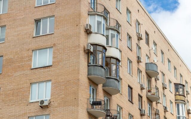 Апартаменты Enjoy Smolenskaia in central area вид на фасад