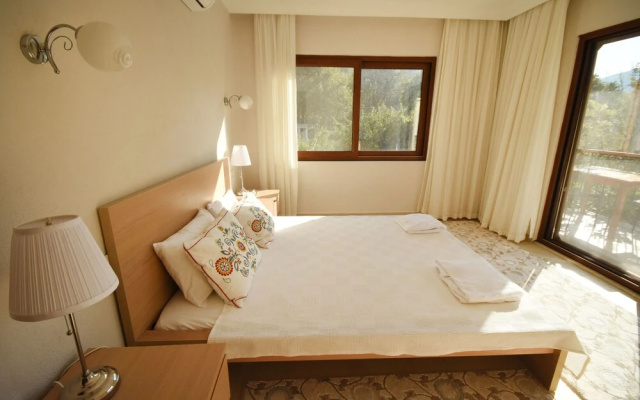 Villa Hakan 2 by Helaltatilvillari