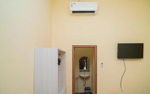 RedDoorz Syariah Near Jembatan Merah Plaza