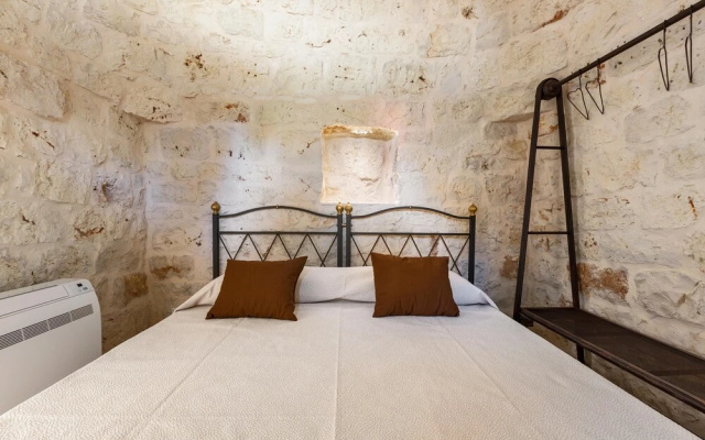 3360 Trulli Pangi by Perle di Puglia