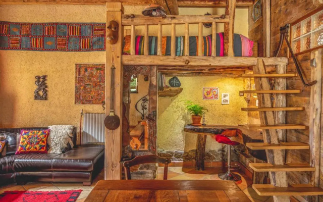 The Dragon Barn - Studio