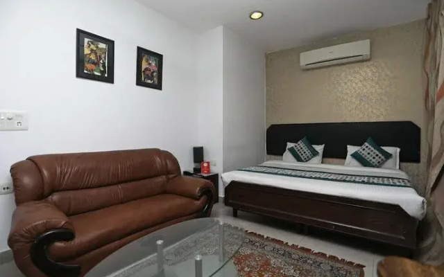 OYO 14777 White Tiger Villa