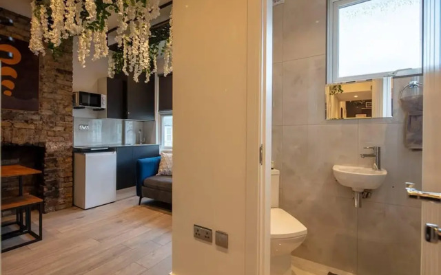 Cosy 1 Bed Duplex - Close to Metro - NW2