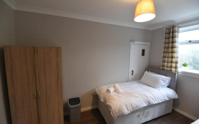Sighthill 3 Bedrooms with Private Garden