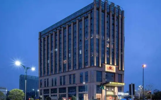 Zhiyi Holiday Hotel (Bazhong East Railway Station)