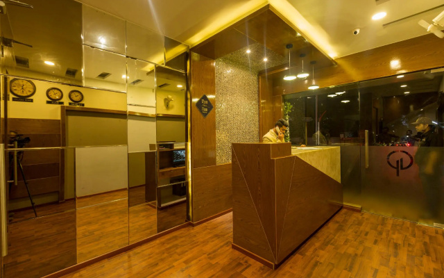 Grand Plaza Suites